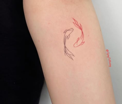 Vogel Tattoo, Tiny Tats, Small Dragon Tattoos, Pisces Tattoos, Petite Tattoos, Koi Fish Tattoo, Red Ink Tattoos, Tatuaje A Color, Fish Tattoo