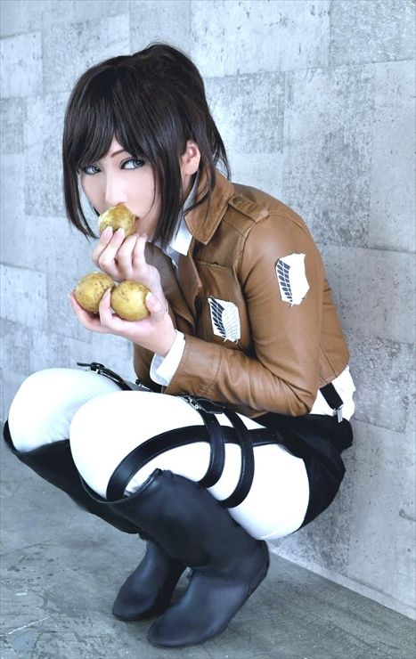 Sasha Blouse(Attack on Titan) | Toma Titan Cosplay, Aot Cosplay, Sasha Blouse, Snk Cosplay, Warhammer 40k Artwork, Sarada Uchiha, Cosplay Photos, Amazing Cosplay, Japanese Manga Series