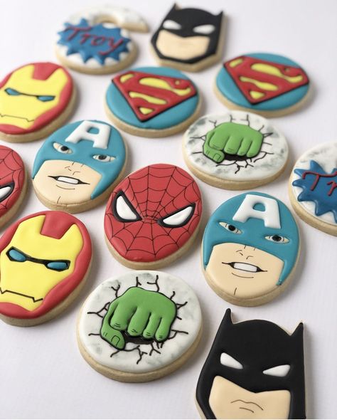 Iron Man Cookies Decorated, Avengers Cookies Decorated, Superhero Biscuits, Iron Man Cookies, Superhero Desserts, Marvel Cookies, Super Hero Cookies, Avengers Cookies, Marvel Birthday Cake