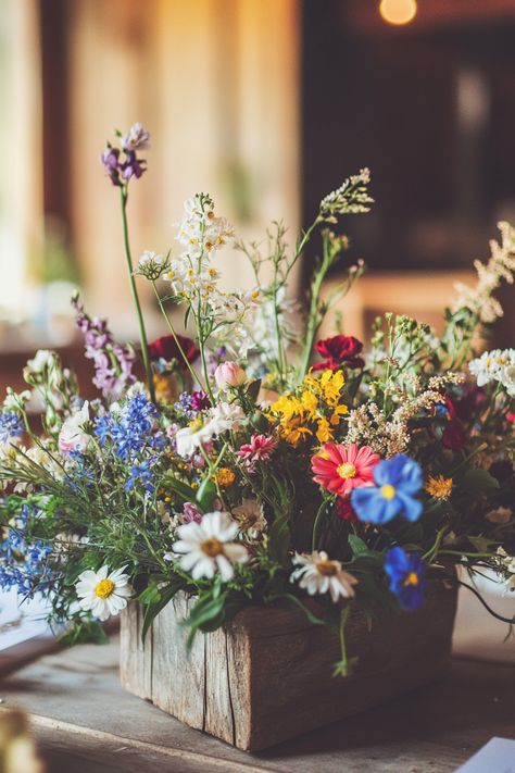 70+ Wildflower Centerpieces to Complete Your Boho Look | Matched Hearts English Wildflowers, Wildflower Table Setting, Wildflower Centerpieces, Natural Bouquet, Purple Wildflowers, Summer Wedding Bouquets, Hippie Wedding, Flower Crown Wedding, Wildflower Wedding