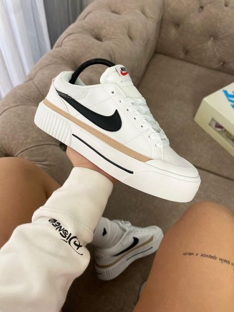 How To Style Chunky Sneakers, Nike Court Legacy Shoes, Nike Court Legacy, Pretty Shoes Sneakers, Shoes Outfit Fashion, Tennis Sneakers, Shoes Classic, Nike Tennis, Fresh Shoes