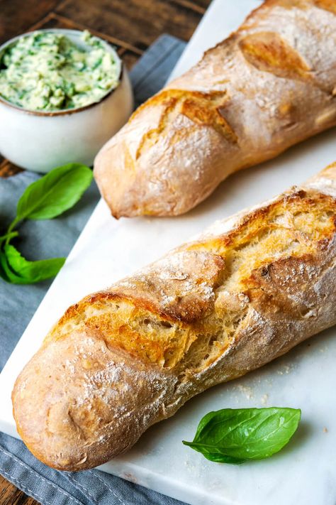 Mit diesem Rezept und 4 Zutaten gelingt dir Baguette wie in Frankreich. Jetzt alle Tipps sichern und bestes Baguette backen! Buddha Bowl, Weight Watchers, Pesto, Clean Eating, Dip, Sandwiches, Grilling, Low Carb, Toast