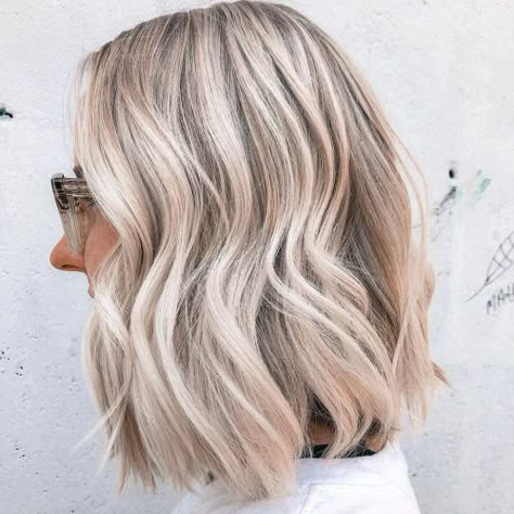 17 Ash Blonde Balayage Hair Colors You'll Want to Copy Blonde Hair Color Balayage, Blonde Balayage Hair, Blonde Platinum, Medium Ash Blonde, Ash Blonde Hair Colour, Balayage Blond, 13x4 Lace Front Wig, Ash Blonde Balayage, Balayage Blonde