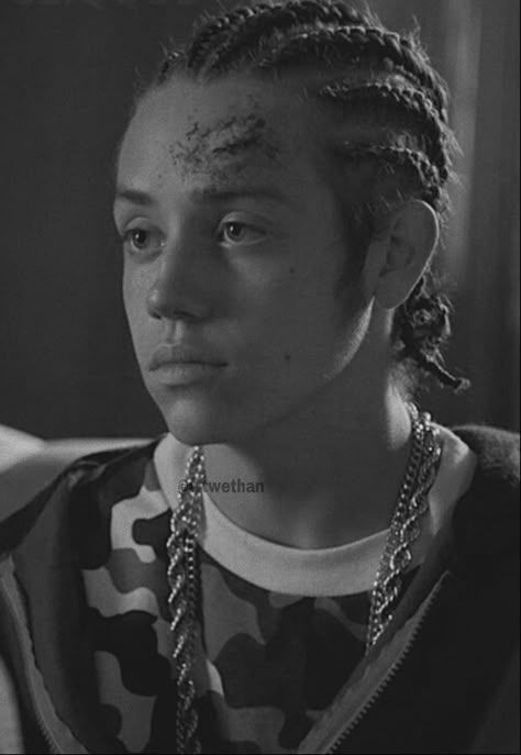 Carl Gallagher Shameless, White Boy Carl, Carl Shameless, Shameless Characters, Shameless Tv Show, Shameless Dr, Ethan Cutkosky, Carl Gallagher, Ian And Mickey