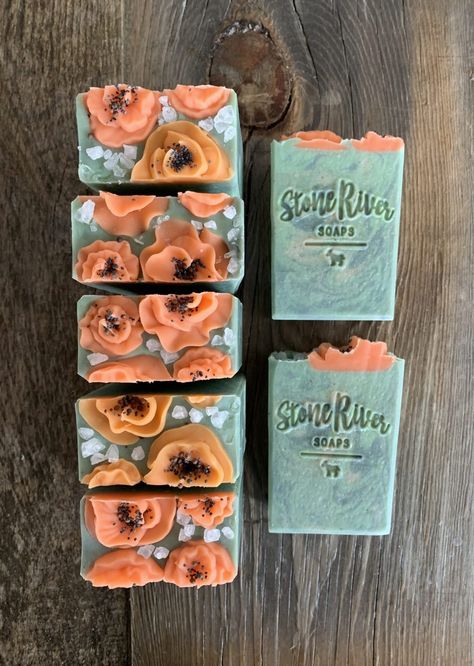 Cold Process Soap Designs Ideas, Cute Soap, Melt And Pour Soap Ideas, Handmade Soap Aesthetic, Pretty Soap Bars, Artisan Soap Design, Soap Handmade, Christmas Cold Process Soap, Homemade Dish Soap