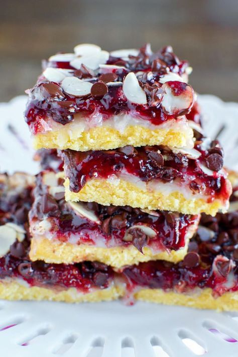 Chocolate Raspberry Magic Bars have a combination that everyone loves. Raspberry and chocolate! Recipes With Raspberry Jam, Raspberry Dessert Bars, Magic Bars Recipe, Recipes Using Cake Mix, Raspberry Bars, Magic Cookie Bars, Raspberry Desserts, Magic Bars, Raspberry Recipes