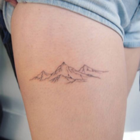 Mountain Tattoo Back Shoulder, Montain Tattoo Designs, Simba Tattoo, Moutain Tattoos, Small Mountain Tattoo, Small Thigh Tattoos, Girl Thigh Tattoos, Tattoos For Girls, Tattoo Zeichnungen