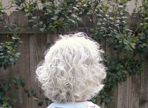 Curly Gray Hair, Curly Hair Pictures, Good Hairstyles, Grey Hair Styles, Gray Hair Styles, Grey Curly Hair, Beautiful Gray Hair, Hair Silver, Going Grey