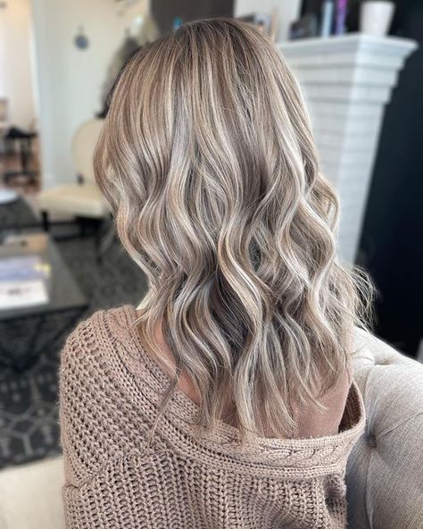 Dimensional Vanilla Blonde, Blond With Low Lights, Blonde With Dark Lowlights, Highlight Lowlight Blonde, Blonde Hair Goals, Highlight Ideas, Fall Blonde Hair, Blonde Hair Transformations, Hair Color Unique