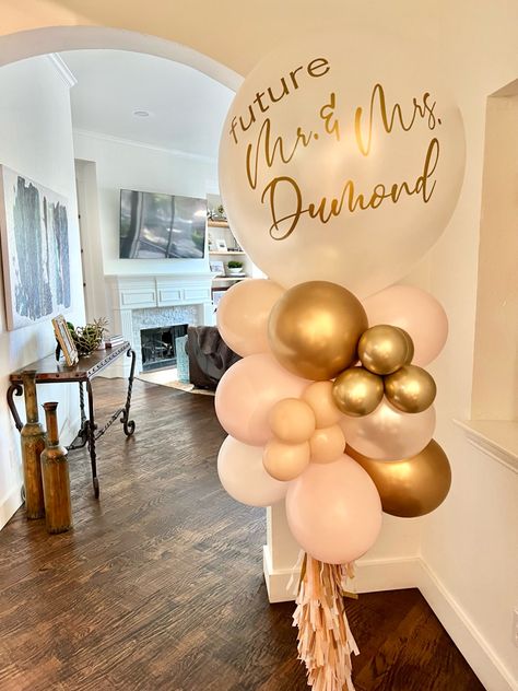 Engagement Dinner Decor, Engagement Party Backdrop Ideas, Engagement Party Balloon Arch, Engagement Balloon Arch, Proposal Party Ideas, Diy Engagement Party Decorations, Champagne Engagement Party, Engagement Party Balloons, Engagement Party Backdrop