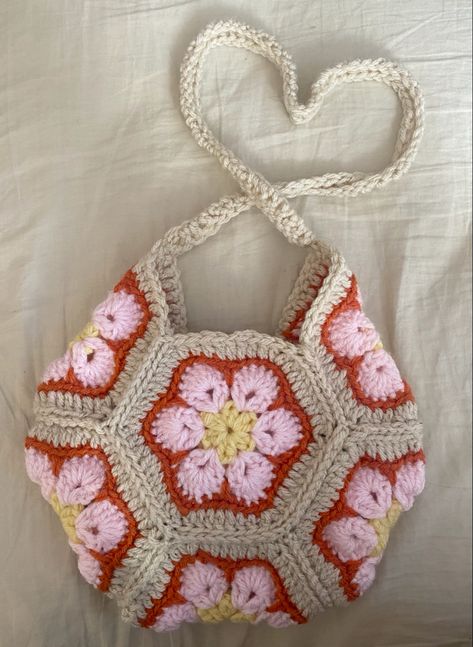 #crochet #grannysquarecrochet #pink #flowers Hexagon Flower Crochet, Crochet Pink Bag, Crochet Hexagon Bag, Crochet Hexagon Flower, Pink Granny Square, Hello Kitty Crochet, Fall Crochet Patterns, Fall Crochet, Handmade Flowers Fabric