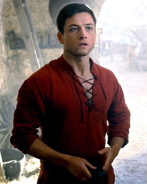 Taron Egerton Taron Egerton Robin Hood, Hood Boyfriend, Male Crush, Taron Edgerton, Taron Egerton Kingsman, Lion Man, Taron Egerton, Robin Hood, Attractive People