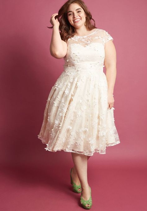 Party Outfit Casual, 2nd Marriage, London Eyes, Short Bridal Gown, Mom Dresses, Plus Wedding Dresses, Mini Wedding Dresses, Plus Size Bride, Plus Size Gowns