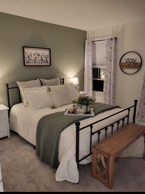 Cozy Farmhouse Bedroom, Grey Carpet Bedroom, Pretty Bedding, Modern Farmhouse Bedroom, Vintage Bedroom, Woman Bedroom, Metal Platform Bed, Farmhouse Bedroom, Small Room Bedroom