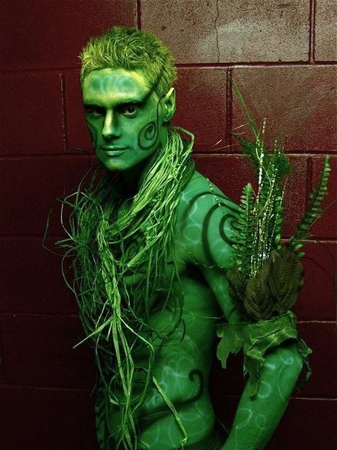 men that are painted green | Green Man body paint for ritual.... Body Painting Men, Male Fairy, Costume Carnaval, Nature Spirits, Image Nature, Midsummer Nights Dream, Fantasy Makeup, Costume Makeup, Green Man