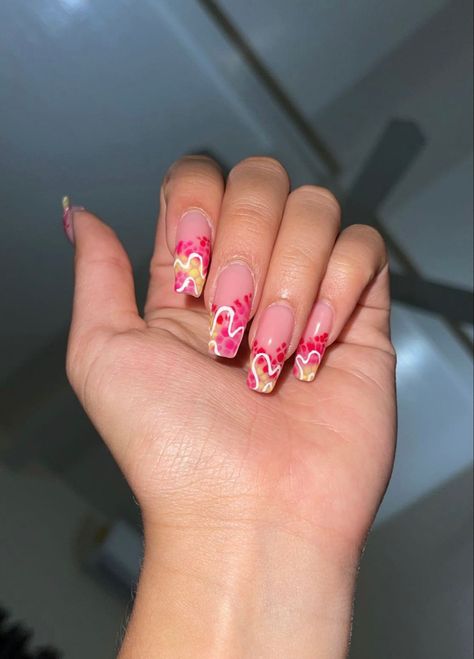 Spongebob Flowers Nails, Spongebob Nails Acrylic, Pink Spongebob, Spongebob Sky Nails, Spongebob Gel Nails, Hawaiian Flower Nails Y2k, Flower Pedicure, Spongebob Nails, Nails Inspo