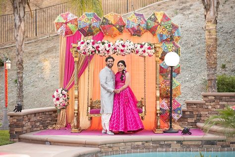 Mehendi Decoration Ideas, Mehendi Decoration, Mehndi Function, Coordinated Outfits, Parasol Wedding, Sun Parasol, Umbrella Decorations, Bridal Lengha, Mehndi Ceremony