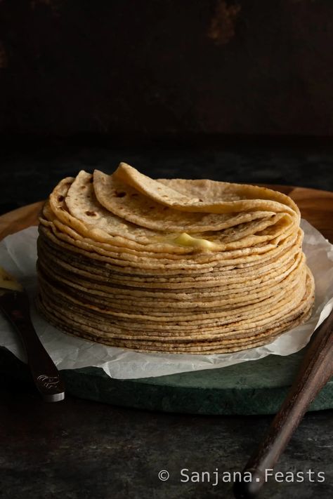 Roti Recipe - Softest Ever Chapati (Rotli) - Sanjana.Feasts - All Recipes Roti Recipe Indian, Soft Roti Recipe, Homemade Chapati, Kulcha Recipe, Indian Breads, Indian Flatbread, Roti Recipe, How To Roll, Spinach Curry