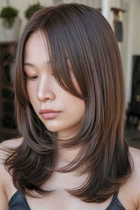 29 Shoulder Length Haircuts for Fine Hair - Stylish Hair Ideas Shoulder Length Haircut Fine Hair, Medium Length Haircut Straight Hair, Medium Shoulder Length Hair, Medium Length Haircut Straight, Hair Styles Shoulder Length, Shoulder Length Haircut, Shoulder Length Haircuts, Short Hair Lengths, Shoulder Length Hair Cuts