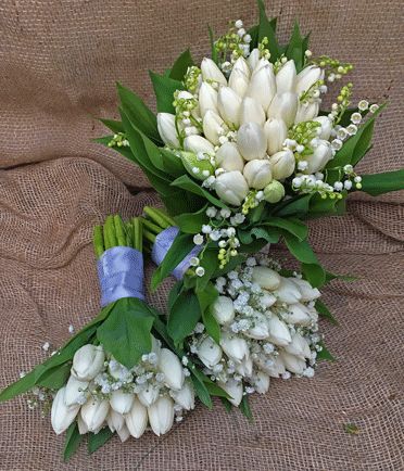 white tulips and lily of the valley Tulips And Lily Of The Valley, Lily Of Valley, Flower Room, Friends Wedding, Flowers Delivered, White Tulips, Table Arrangements, Bridal Bouquets, Friend Wedding