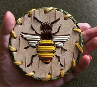 Honeybee, dyed porcupine quills on birchbark with sweetgrass trim, 2017 : Art Porcupine Quill Jewelry, Bark Idea, Birch Jewelry, Birch Bark Crafts, Birch Bark Baskets, Porcupine Quills, Quilled Creations, Native American Crafts, Native American Beadwork