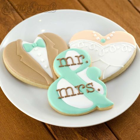 Ampersand cookie for bride and groom. Great for weddings or possibly modified for Valentine's Day. Under The Stars Wedding, Wedding Shower Cookies, Anniversary Cookies, Bridal Cookies, Stars Wedding, Wedding Cake Cookies, Wedding Cookie, Bridal Shower Cookies, Cookie Favors