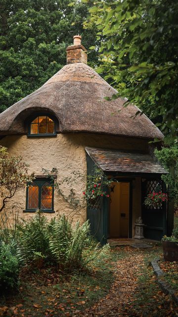 James Lloyd Cole on Instagram: "I found paradise… Possibly the most enchanting cottage in all of England. Would you agree? And best of all, you can actually stay here, in beautiful Dorset. Head over to @stockford_lodge to book, or just see more adorable photos! ✨🧚‍♂️" Old Cozy House, Cottage Village, Hobbit Houses, Old Cottage Homes, Medieval Cottage Exterior, Thatched Cottage Exterior, Fairytail House Fairytale Cottage, Fairy Cottage House, Cottage Thatched Roof