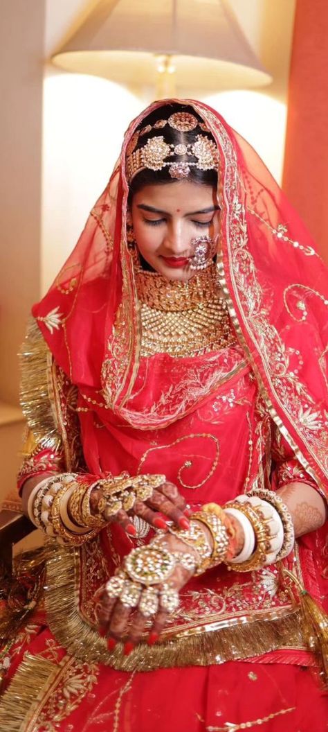 Rajputi Bride Wedding, Rajput Wedding Brides, Rajput Bride Royal, Royal Rajputi Look, Rajput Bride, Rajputi Wedding, Rajput Wedding, Rajput Poshak, Sheesh Phool