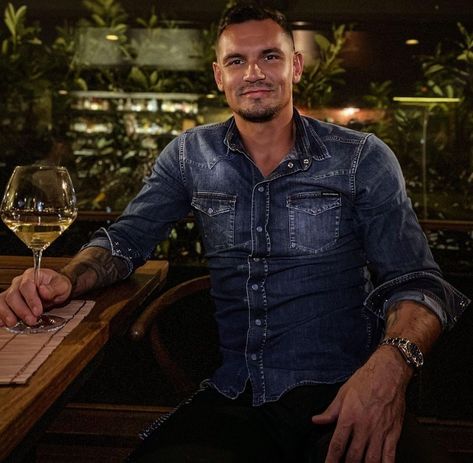 #dejanlovren #lovren #dejanlovren06 #deki #dejo #dinnertime Dejan Lovren, Dinner Time, Soccer Players, Croatia, Denim Button Up, Button Up Shirts, Denim Jacket, Button Up, Soccer