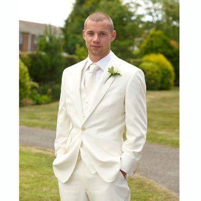 ivory grooms suit Best Groom Suits, White Wedding Suits For Men, Casual Wedding Suit, Best Wedding Suits, White Wedding Suit, Ivory Suit, Global Wedding, Evening Suit, Mens Wedding Attire