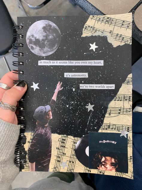 Music Themed Sketchbook, Diary Ideas Creative Cover Diy, Art Covers Sketchbooks, Design For Sketchbook Cover, Music Notebook Cover Ideas Aesthetic, Black Page Journal, Art Book Covers Sketchbooks, Creative Sketchbook Covers, Sketchbook Collage Cover