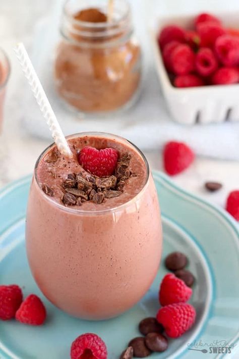 Raspberry Protein Shake, Chocolate Raspberry Smoothie, Fruit Protein, Celebrating Sweets, Smoothie Flavors, Cheesecake Smoothie, Chocolate Raspberry Cheesecake, Protein Smoothies, Protein Shake Smoothie