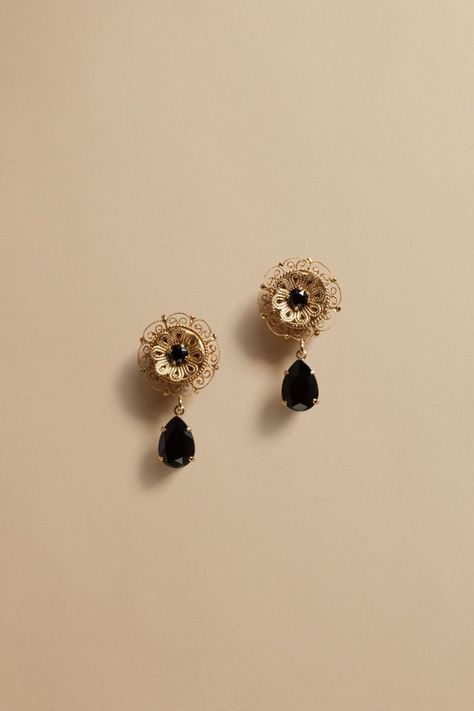 Elegant Black Jewelry, Vintage Earrings Aesthetic, Heirloom Jewelry, Aesthetic Jewelry, Jewelry Accessories Ideas, Jewelry Design Earrings, Classy Jewelry, Fancy Jewellery, Gold Earrings Designs