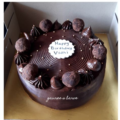 Chocolate ganache cake Ganache Cake Design, Chocolate Ganache Cake Design, Chocolate Ganache Cake, Ganache Cake, Cake Decor, Chocolate Ganache, Cake Designs, Chocolate Cake, Cake Decorating