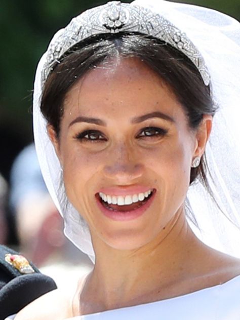 This Makeup Artist Perfectly Re-created Meghan Markle's Royal Wedding Beauty Look #royalwedding #royalbeauty #princess #bridalbeauty #weddingbeauty #bride #celebritywedding #celebritybeauty Fresh Wedding Makeup, Amazing Wedding Makeup, Beautiful Wedding Makeup, Gorgeous Wedding Makeup, Wedding Hairstyles And Makeup, Day Makeup Looks, Wedding Hairstyles Medium Length, Makeup Tip, Prins Harry