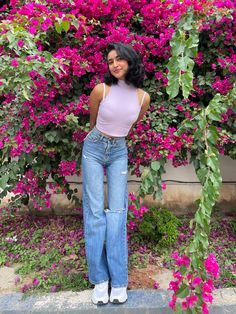 Girly Photography Poses In Jeans, Photo Poses In Jeans For Women, Girly Pose Photo Ideas Instagram, Poses In Western Outfits, Girly Photography Poses Instagram, Poses For Pictures Instagram Standing In Jeans, Trendy Poses Photo Ideas, Girly Pose Photo Ideas, Jeans Poses Picture Ideas