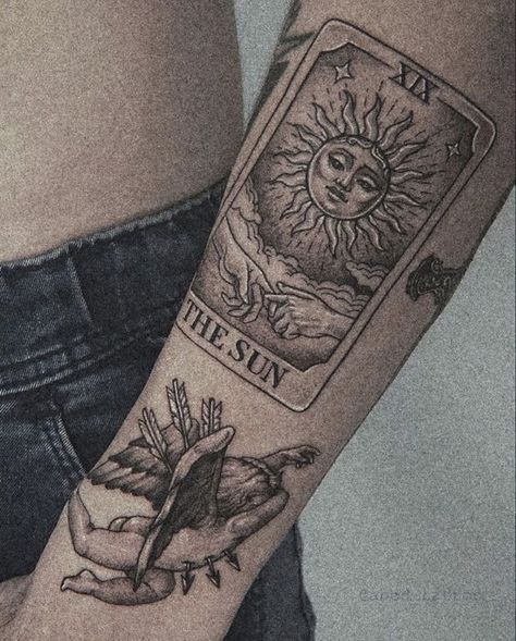 Tarrot Kaarten Tattoo, The Sun Card Tattoo, Pisces Tarot Card Tattoo, Tarot Card Tattoo The Sun, Tarot Card Sun Tattoo, Sun And Moon Tarot Card Tattoo, Tarot Sun Tattoo, The High Priestess Reversed, The Sun Tarot Tattoo