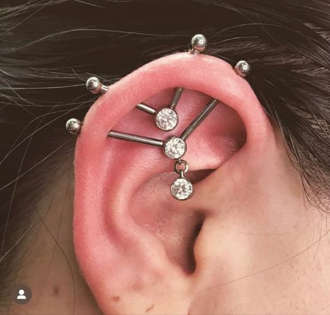 Ear Piercing Ideas, Alt Grunge, Piercing Inspo, Day Aesthetic, Piercings Unique, Piercing Ideas, Look Of The Day, Ear Piercing, Photo Idea