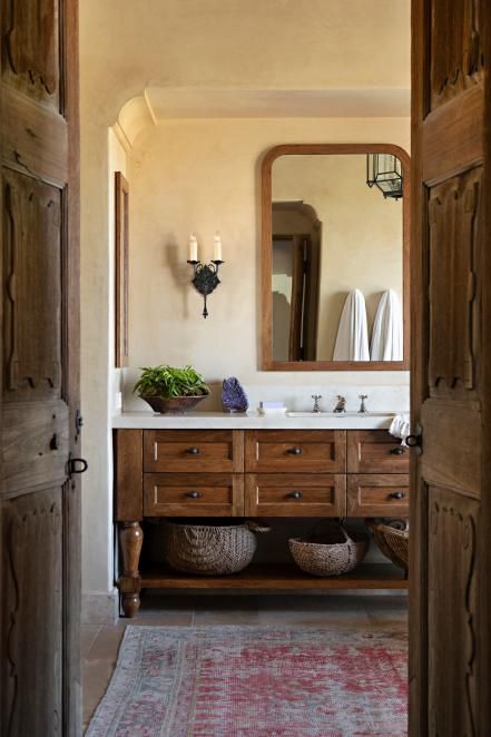 Old World Bathroom, Mediterranean Style Bathroom, Stable House, Home Gel Nails, Modern Spanish Style, Farmhouse Bathroom Design, Terrace Ideas, Colonial Homes, Colonial Interior