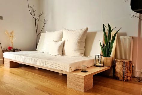 Divan Sofa, Rv Sofas, Diy Sofa Bed, Living Room Blanket, Diy Daybed, Pallet Patio, Diy Couch, Diy Sofa, Wood Sofa