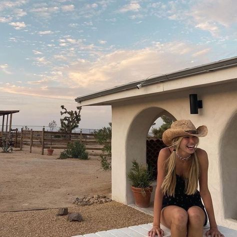 Daisy Calloway, Arizona Aesthetic, The Last Ride, Country Summer, Last Ride, Cowgirl Aesthetic, Chapeau Cowboy, Country Concerts, Taylor Swift Album