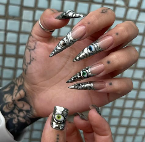 Clear Goth Nails, Scarab Nails, Eye Ball Nails, Eyeball Nail Art, Eyeball Nails, Horror Nails, Eye Nail Art, Sharp Nails, Edgy Nails