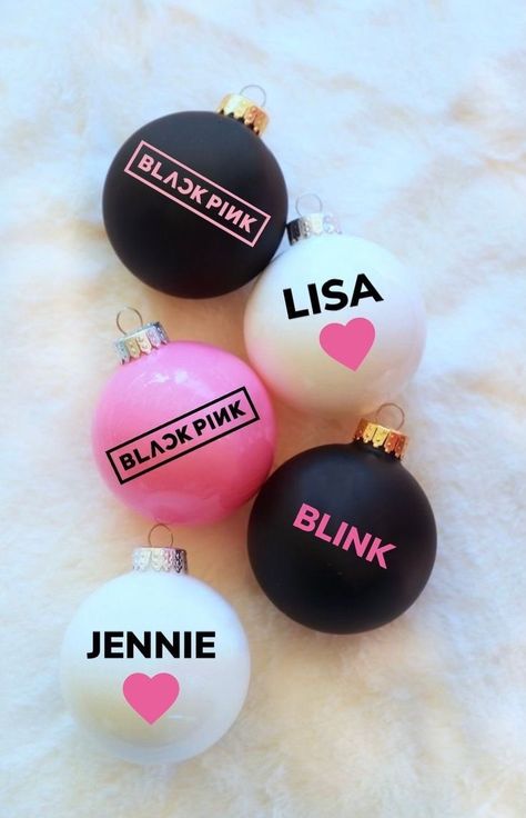 Kpop Christmas Tree, Bts Ornaments, Blackpink Items, Blackpink Hairstyles, Blackpink Room, Black Pink Christmas, Blackpink Things, Christmas Ornaments Acrylic, Pink Birthday Theme