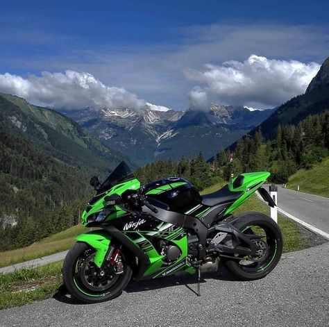 Moto Ninja, Green Motorcycle, Kawasaki Zx10r, Kawasaki Bikes, Image Moto, Custom Sport Bikes, Pretty Bike, Biker Love, Bike Pic