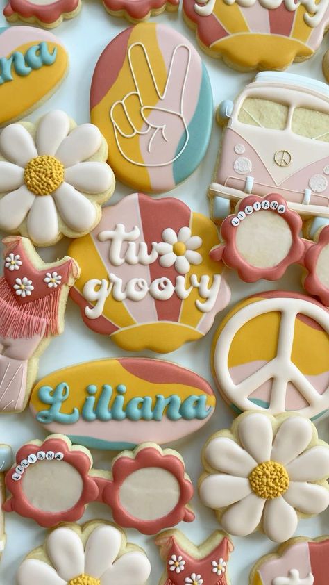 Hippie Birthday Party, Retro Baby Showers, Happy Birthday Cookie, 2nd Birthday Party For Girl, 17th Birthday Ideas, Hippie Birthday, Stay Groovy, Birthday Cookie, Second Birthday Ideas