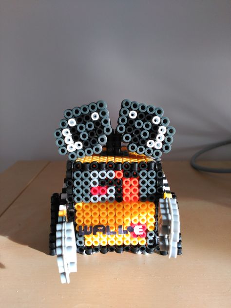 WALL.E 3D Fast And Furious Perler Beads, Perler 3d, Hama Beads 3d, Movie Crafts, 3d Perler Bead, 3d Figures, Hama Beads Design, Perler Crafts, Hama Beads Patterns