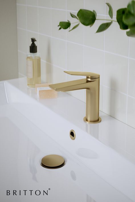 WOW!💛 Now here's a Japandi bathroom to absolutely adore. Embrace clean and simple lines, natural touches and our Greenwich brassware in Brushed Brass to let your bathroom shine! Here's to the ultimate Japandi scheme🌱 Brass Taps Bathroom, Brushed Gold Tapware Bathroom, Brass Tapware Bathroom, Japandi Wash Basin, Brass Basin Tap, Japandi Bathroom, Bathroom Furniture Modern, Relaxing Bathroom, Contemporary Bathroom Designs