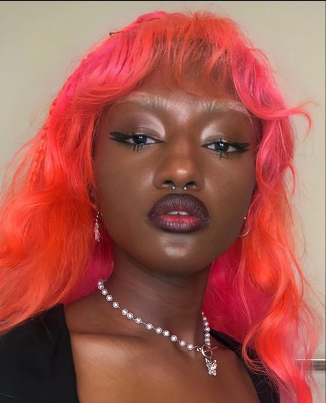 Dyed Eyebrows Black Women, Dyed Eyebrows Colors, Coral Red Hair, Dyed Eyebrows, Colored Brows, System Aesthetic, Peach Hair Dye, Color Eyebrows, Pink Peach Hair