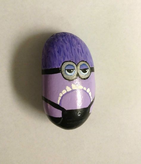 Minion Rock Painting Ideas, Inside Out Painted Rocks, Minion Stone Painting, Minion Rock Painting, Minion Art Paintings, Rock Painting Ideas Purple, Purple Rock Painting Ideas, How To Paint A Minion, Purple Painted Rocks