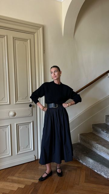 Black Skirt Winter Outfit Tights, Belted Looks, Back To The Office Outfits, Maxi Skirt Turtleneck Outfit, Silk Brown Skirt Outfit, Black Full Skirt Outfit, Danielle Copperman Style, Winter Evening Outfits Classy, Wide Skirt Outfit